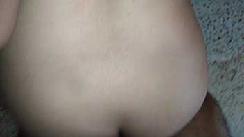 Заросшая тёлочка показала вагину перед вебкамерой